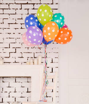 Assorted-color Polka Dot Balloons Wallpaper