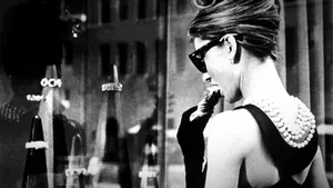 Audrey Hepburn As Holly Golightly In Breakfast At Tiffany's Wallpaper