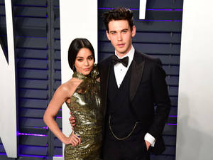 Austin Butler In Suit Wallpaper