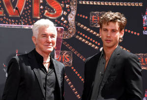 Austin Butler With Elvis Director Wallpaper