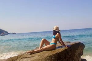 Basking Latina Girl Wallpaper