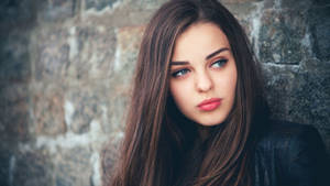 Beautiful Face Brunette Model Wallpaper