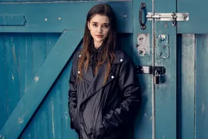 Beautiful Girls Wearing Leather Jacket Wallpaper