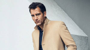 Beige Clive Owen Wallpaper