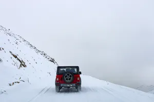 Black And Red Thar 4k Wallpaper