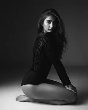 Black-and-white Aesthetic Pooja Hedge Hd Wallpaper