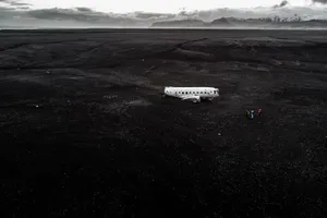 Black And White Hd Crashed Airplane Wallpaper