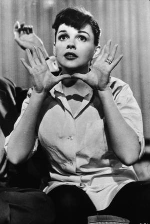 Black And White Hollywood Actress Judy Garland Wallpaper