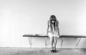 Black And White Single Girl Wallpaper