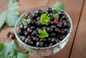 Blackcurrant In Glass Bowl Wallpaper