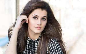 Bollywood Actress Taapsee Pannu Wallpaper