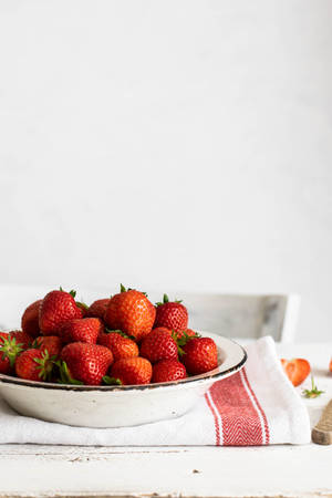 Bowl Of Strawberries Wallpaper