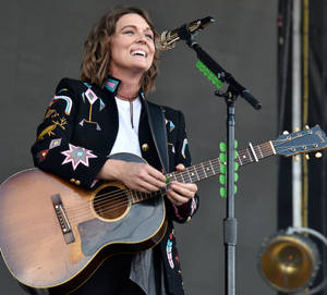 Brandi Carlile Holding Guitar Wallpaper