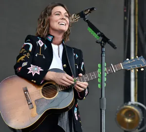 Brandi Carlile Holding Guitar Wallpaper