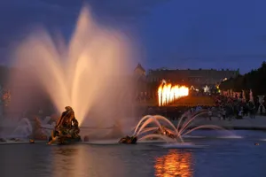 Breathtaking Night View Of Versailles Fountain Show Wallpaper