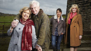 British Icons Derek Jacobi And Anne Reid In A Candid Moment Wallpaper