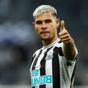 Bruno Guimarães Thumbs Up Wallpaper