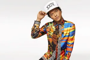 Bruno Mars Looking Stylish In Versace Wallpaper