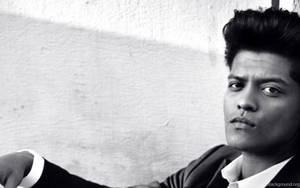 Bruno Mars Rocking A Classic Black And White Style Wallpaper