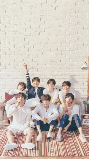 Bts 2020 Aesthetic Group Photo Wallpaper