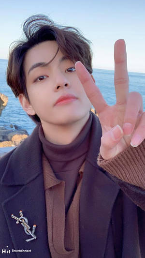 Bts Tae Hyung Peace Sign Wallpaper