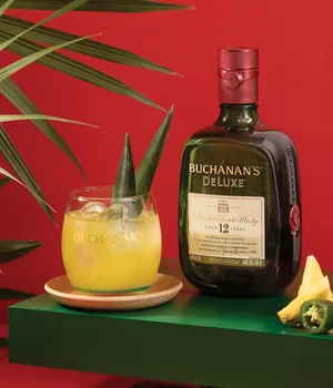 Buchanan's Deluxe Spicy Piña Cocktail Showcased Wallpaper