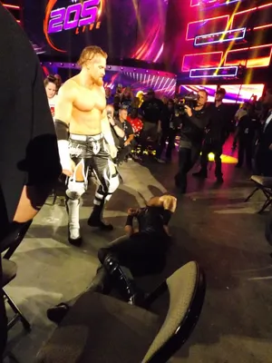 Buddy Murphy Against Mustafa Ali Wwe Smackdown Wallpaper