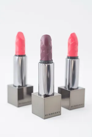 Burberry Peach And Plum Lipsticks Wallpaper