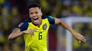 Byron Castillo In Action - Ecuador National Football Team Wallpaper