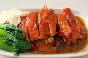 Caption: Exquisite Peking Duck Dish Served With Baby Bok Choy Wallpaper