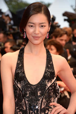 Caption: Liu Wen Revealing An Enchanting Gaze, During A Photoshoot. Wallpaper