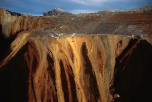 Caption: Lustrous Gold Nuggets On Raw Quartz Wallpaper