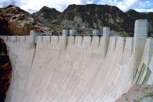 Caption: Majestic Curve Of The Hoover Dam Wallpaper