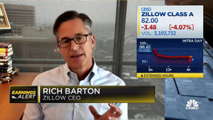 Caption: Zillow's Ceo Reviewing A Report Wallpaper