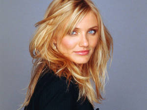 Captivating Cameron Diaz Flaunting Her Beautiful Blonde Locks Wallpaper