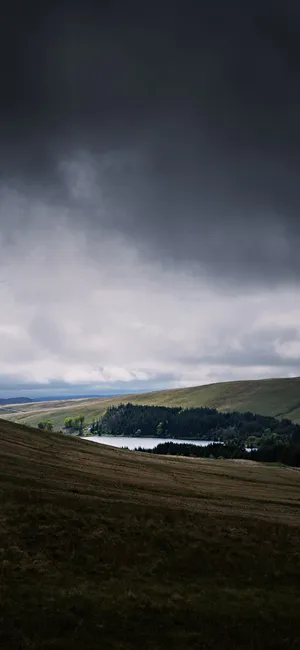 Captivating Country Landscape For Iphone Wallpaper Wallpaper