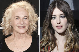 Carole King And Daisy Edgar-jones Wallpaper