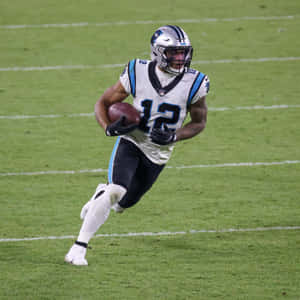 Carolina Panthers Player Dj Moore Against Green Bay Packers Wallpaper