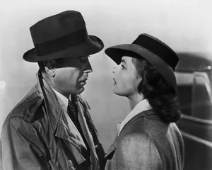 Casablanca Rick And Ilsa Romantic Scene Wallpaper