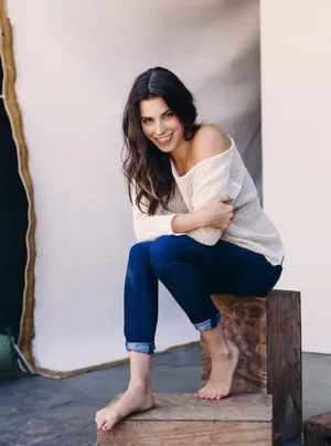 Casual Style Portrait Smiling Woman Wallpaper