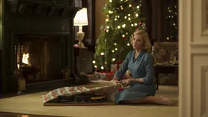 Cate Blanchett As Carol With Gifts Wallpaper