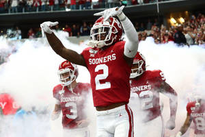 Ceedee Lamb With Team Sooners Wallpaper