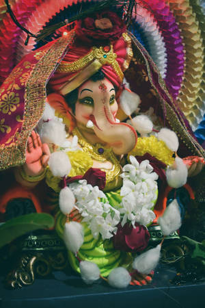 Celebrating Divinity - The Grandeur Of Ganesh Chaturthi Wallpaper