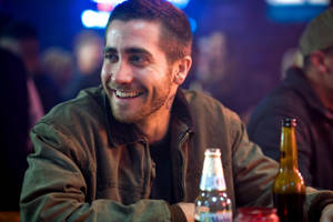 Charismatic Actor Jake Gyllenhaal Wallpaper