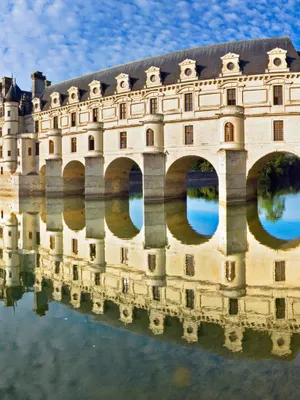 Chenonceau Bright Day Wallpaper