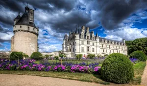 Chenonceau Garden Under Gray Sky Wallpaper