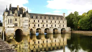 Chenonceau Hazy River Wallpaper