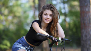 Chica Bonita Cyclist Wallpaper