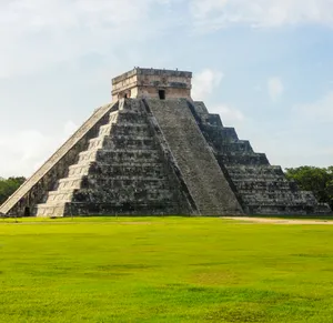 Chichen Itza Mexico El Castillo Firm Green Grass Wallpaper