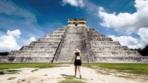 Chichen Itza Tall Temple Wallpaper